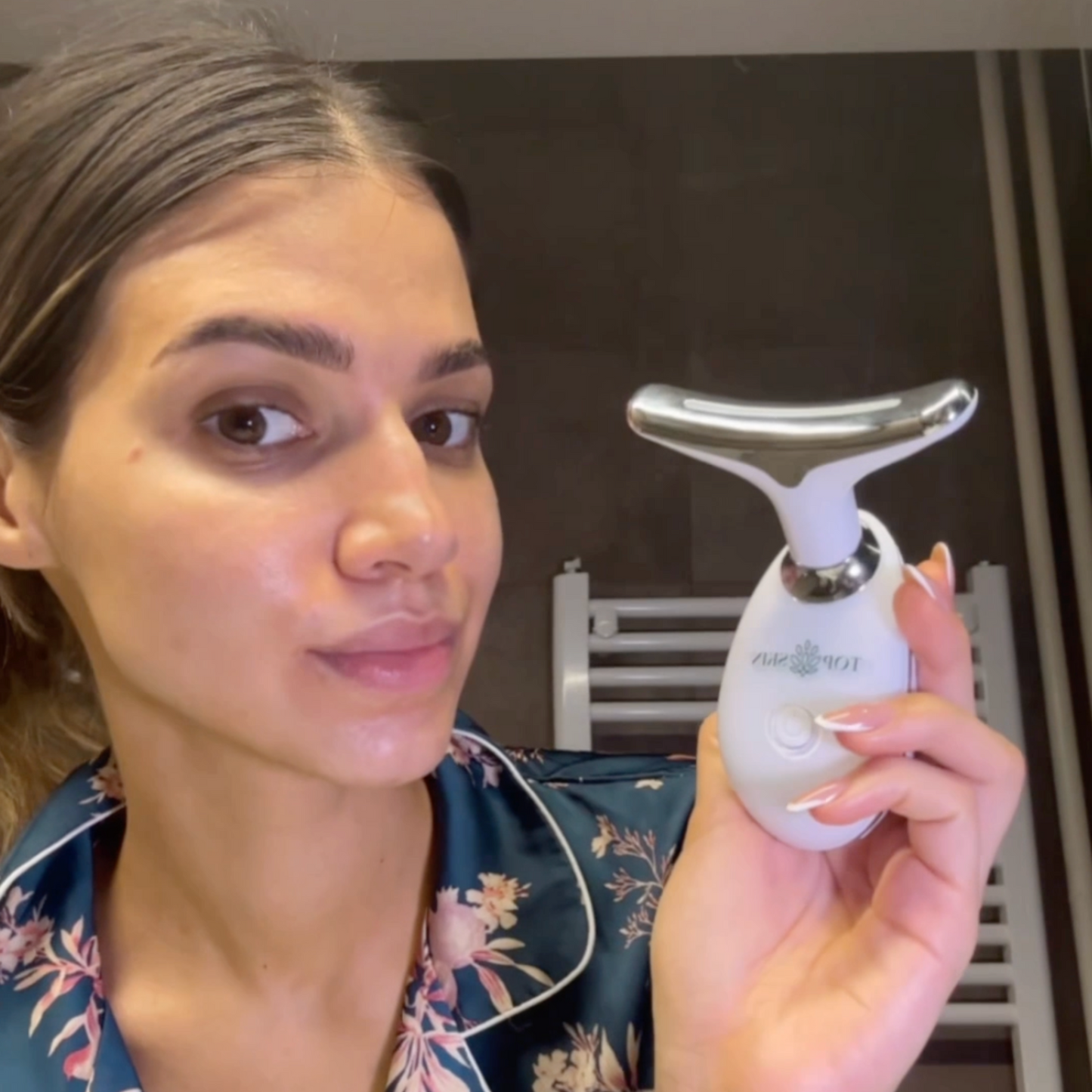 Dispozitiv de îngrijire facială cu LED TopSkin